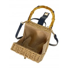 На фото 2 - Квадратная плетеная сумка из соломы, цвет крафт