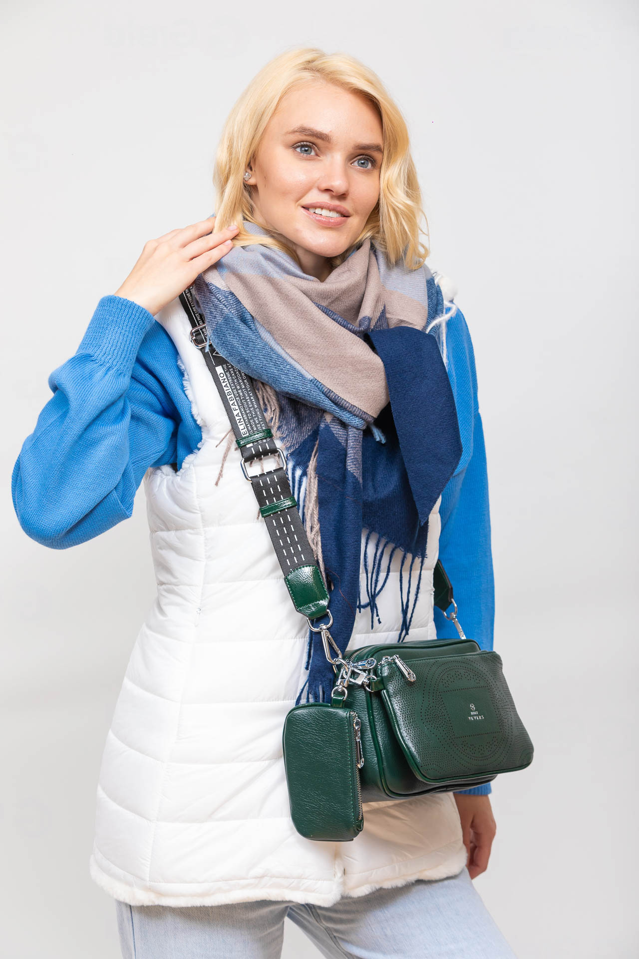 На фото 1 - Женская сумка кросс-боди из искусственной кожи, цвет шоколад