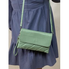 На фото 1 - Женская сумка-клатч из мягкой искусственной кожи, цвет зеленый