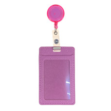 На фото 1 - Бейдж с лентой на рулетке вертикальный, цвет розовый На фото 1 - Бейдж с лентой на рулетке вертикальный, цвет розовый