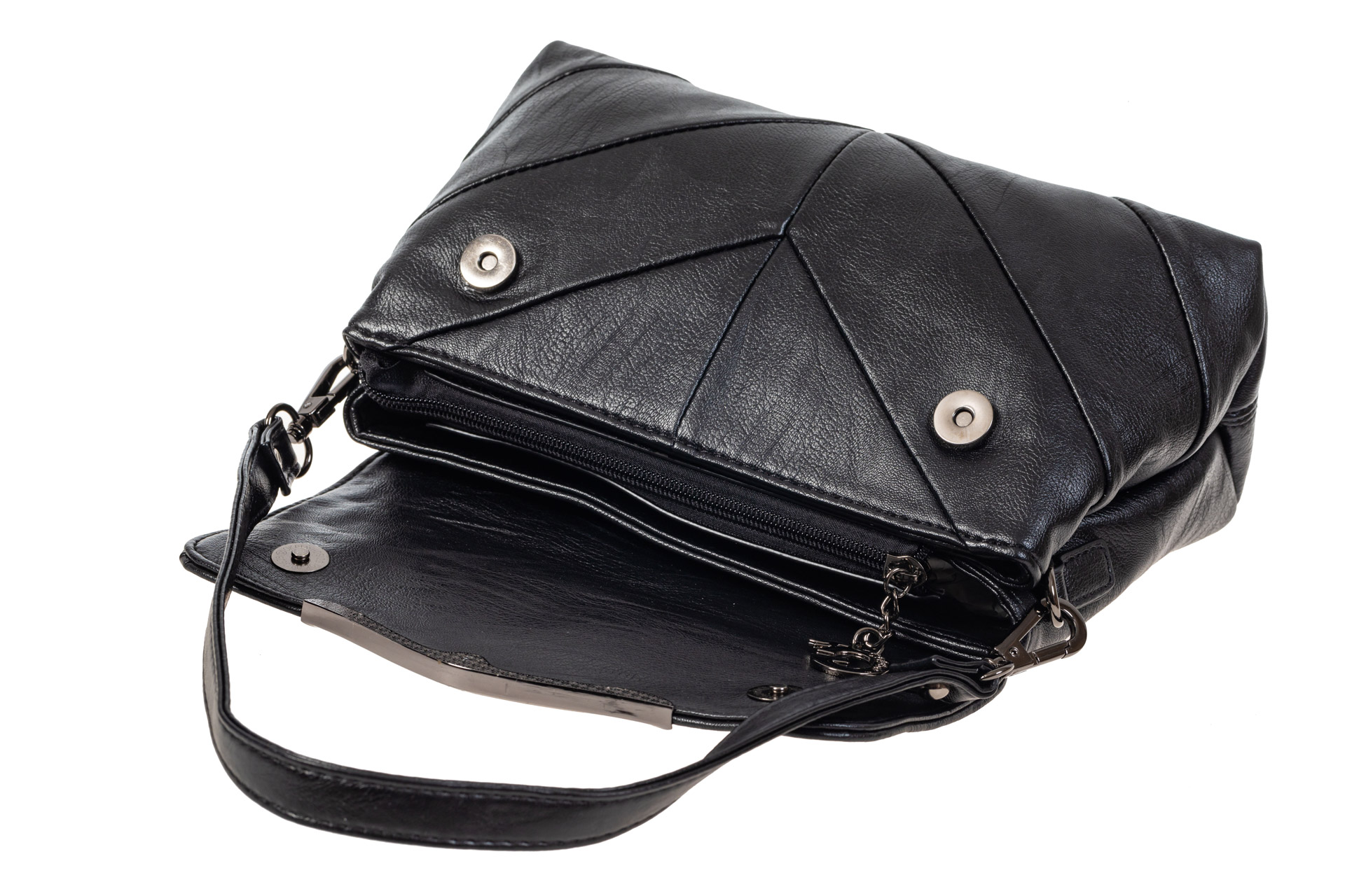 На фото 4 - Небольшая женская сумка из экокожи с декоративным элементом, цвет чёрный