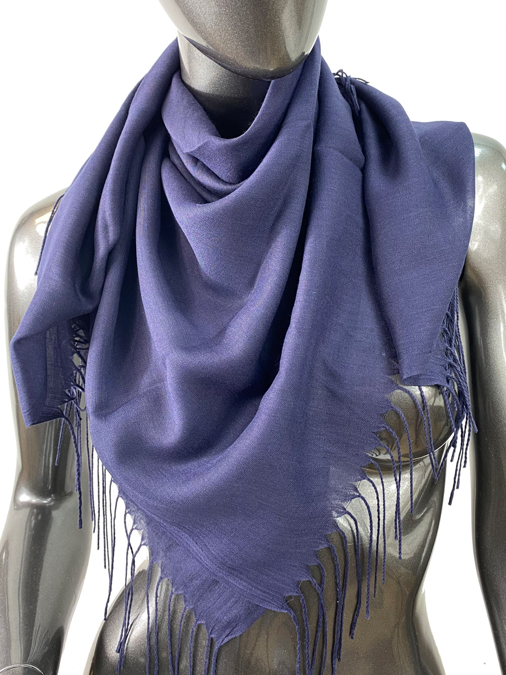 На фото 1 - Лёгкий платок-палантин из кашемира, цвет индиго