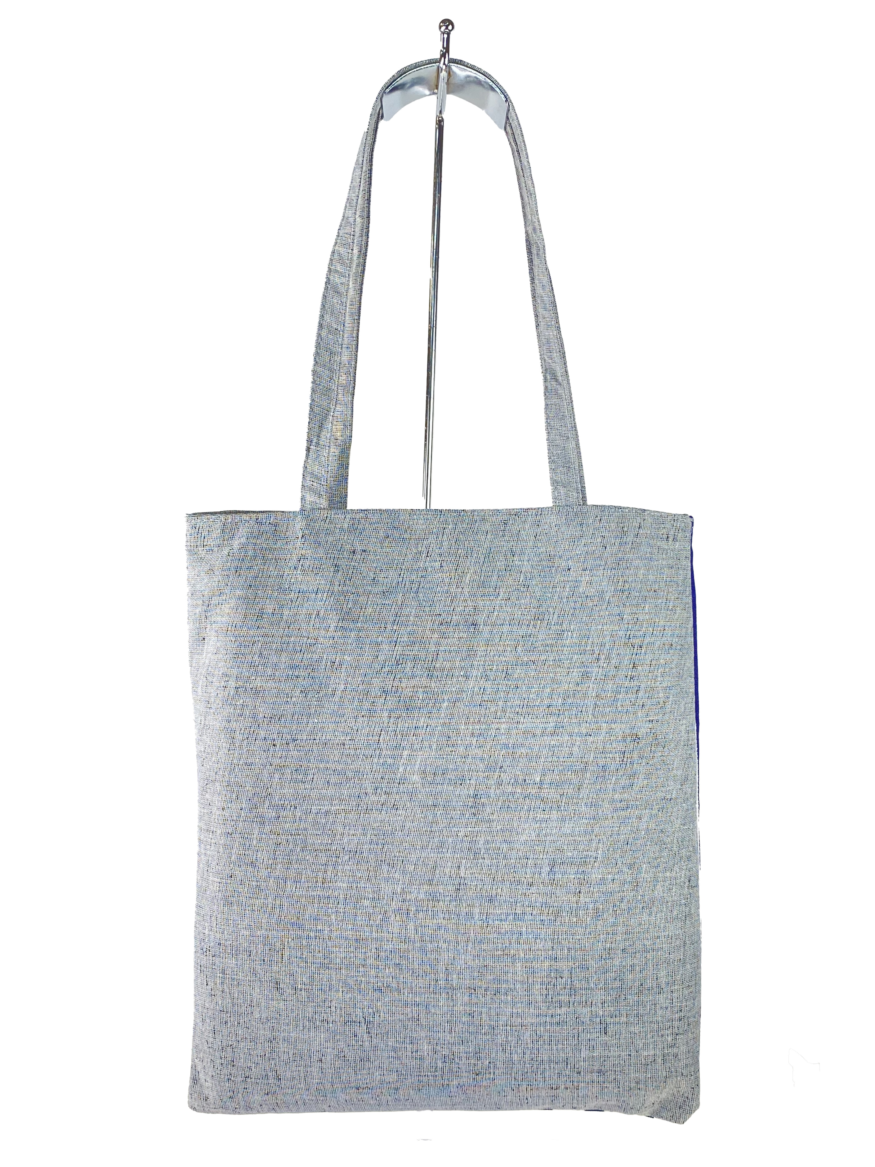 На фото 3 - Летняя женская сумка-шоппер из текстиля в полоску, цвет синий с белым