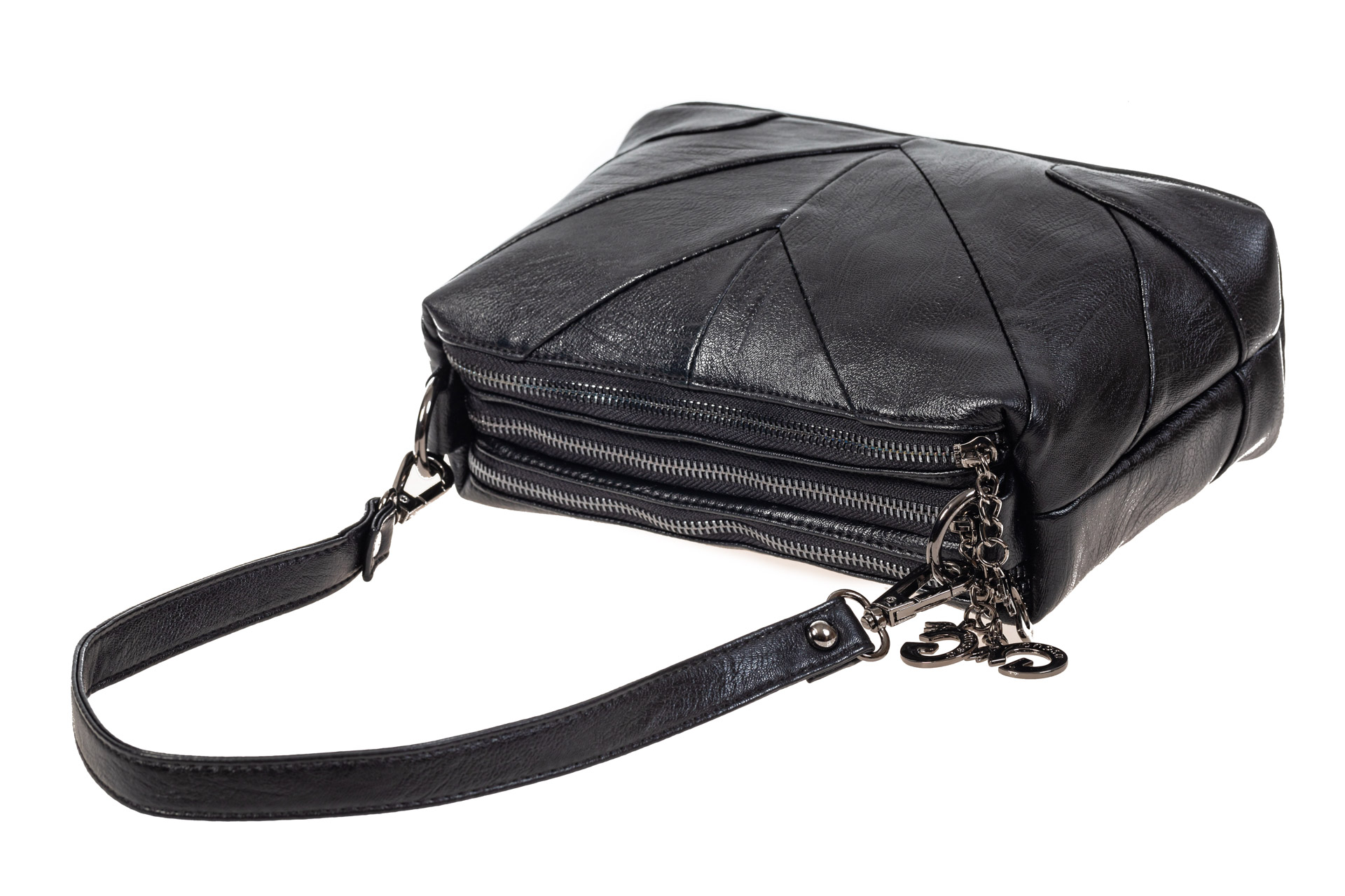 На фото 4 - Чёрная женская сумка с геометрической строчкой из мягкой экокожи
