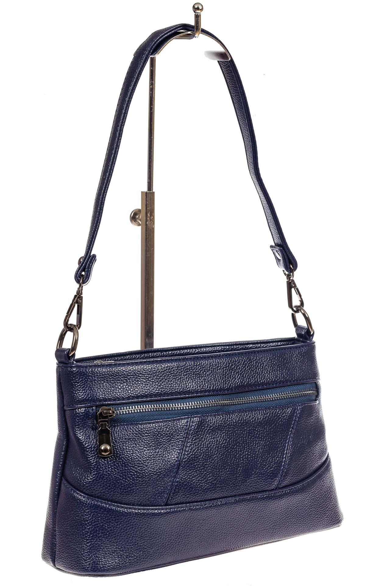 На фото 1 - Классическая женская сумка из фактурной искусственной кожи, цвет синий