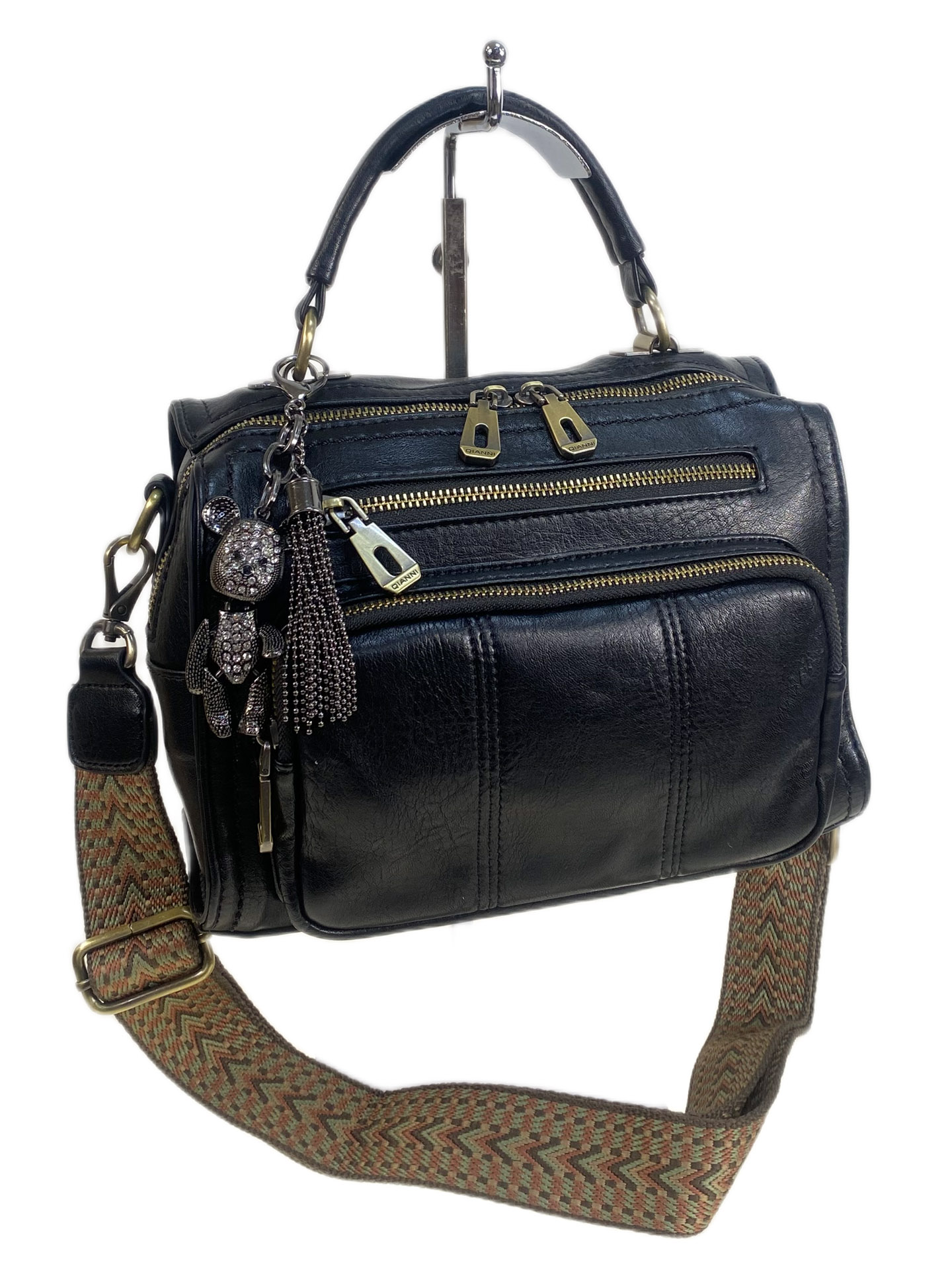 На фото 1 - Женская сумка из искусственной кожи, цвет черный