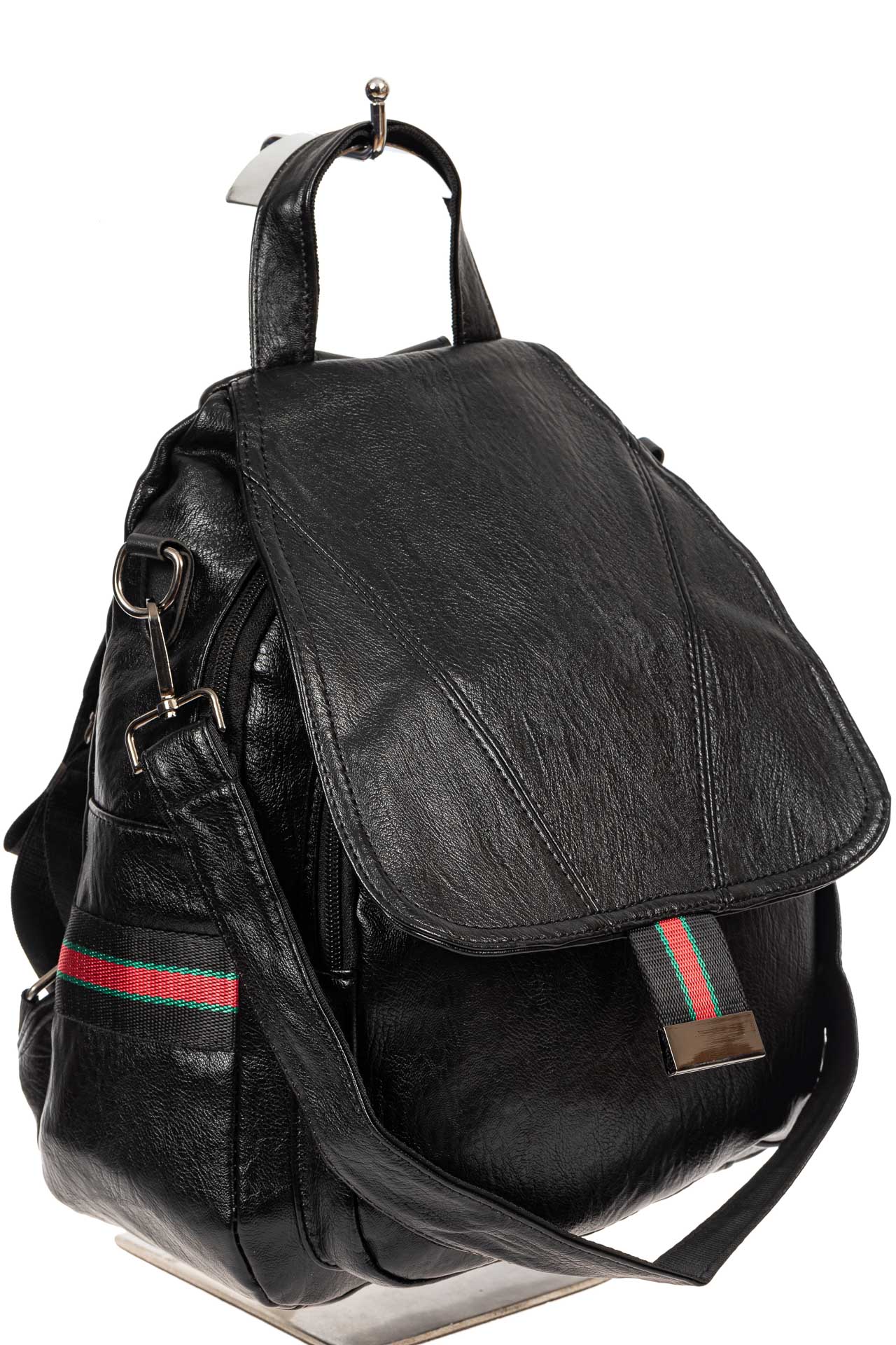 На фото 1 - Молодёжный рюкзак-трансформер из чёрной искусственной кожи, цвет чёрный
