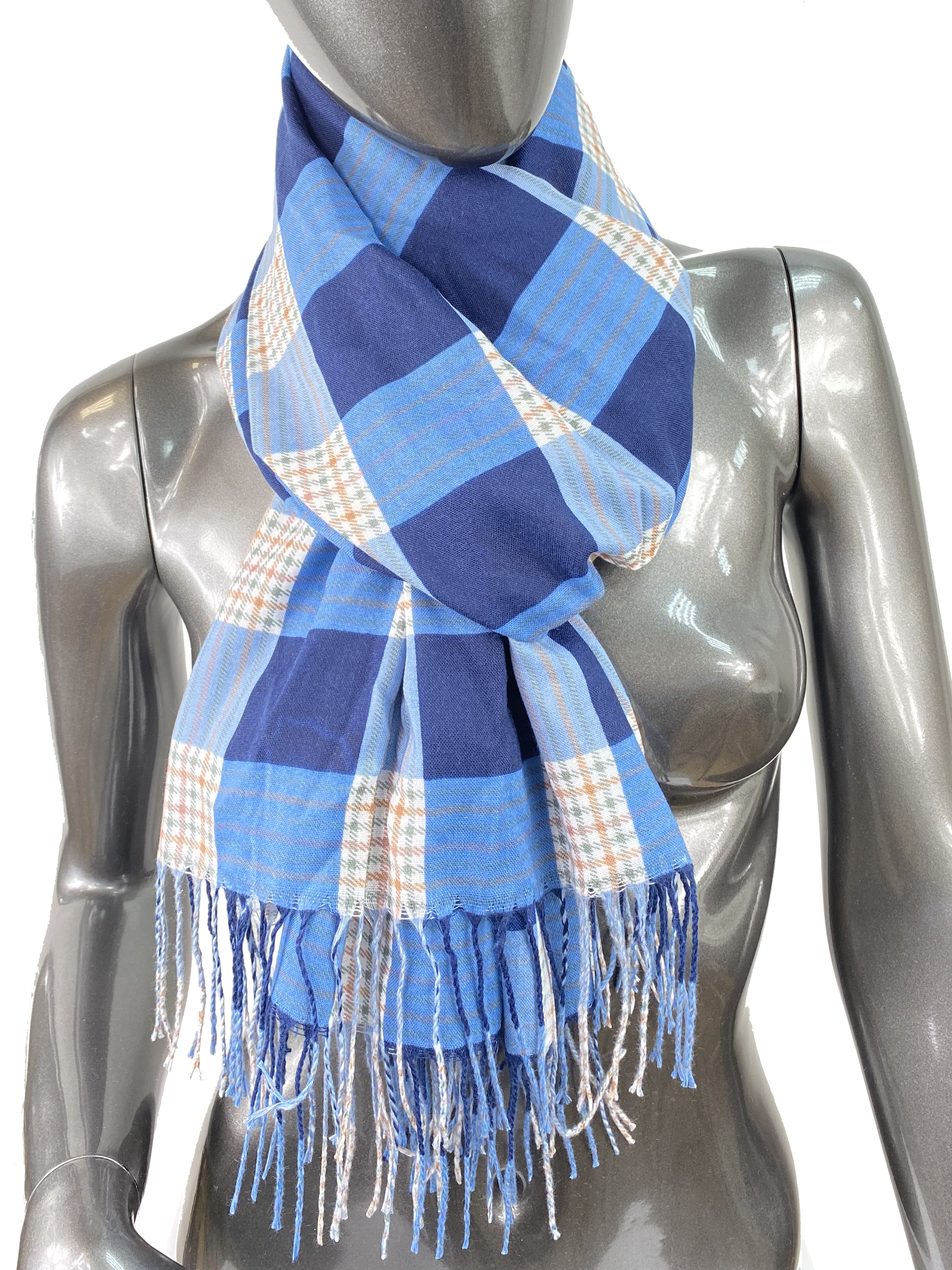 На фото 1 - Лёгкий клетчатый шарф-палантин из хлопка и бамбука, оттенки синего