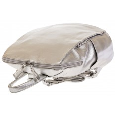 На фото 4 - Вместительный рюкзак из искусственной кожи серебристого цвета