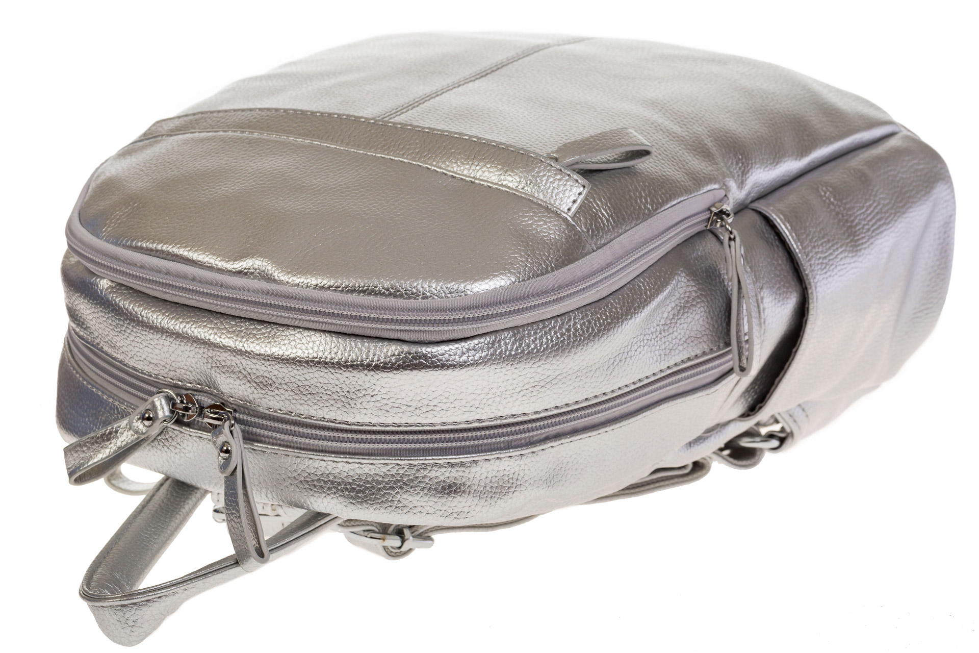 На фото 4 - Серебристый рюкзак из искусственной кожи с двумя отделениями