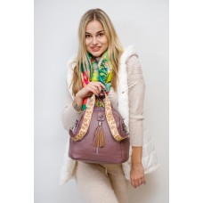 На фото 1 - Женская сумка-рюкзак из искусственной кожи, цвет пудра
