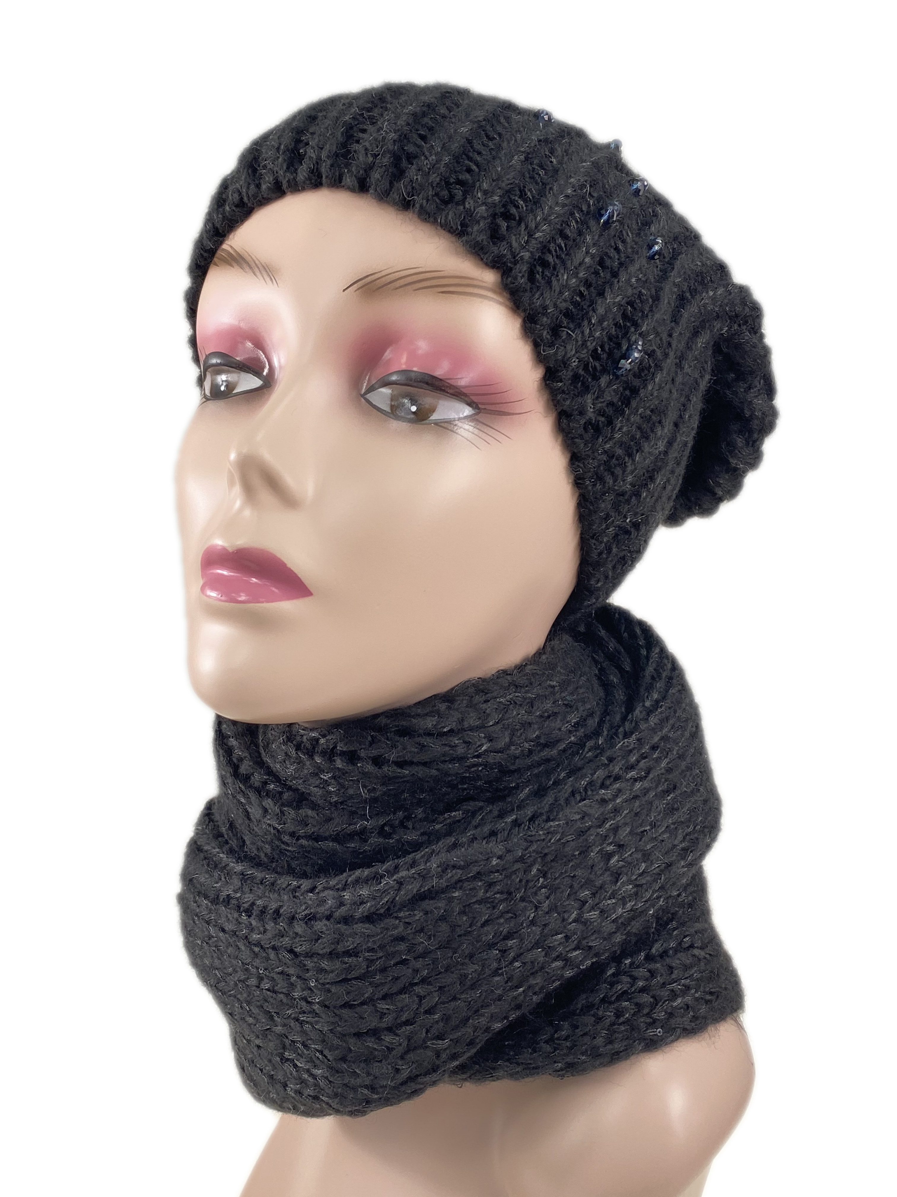 На фото 1 - Комплект женская шапка  и шарф, цвет черный