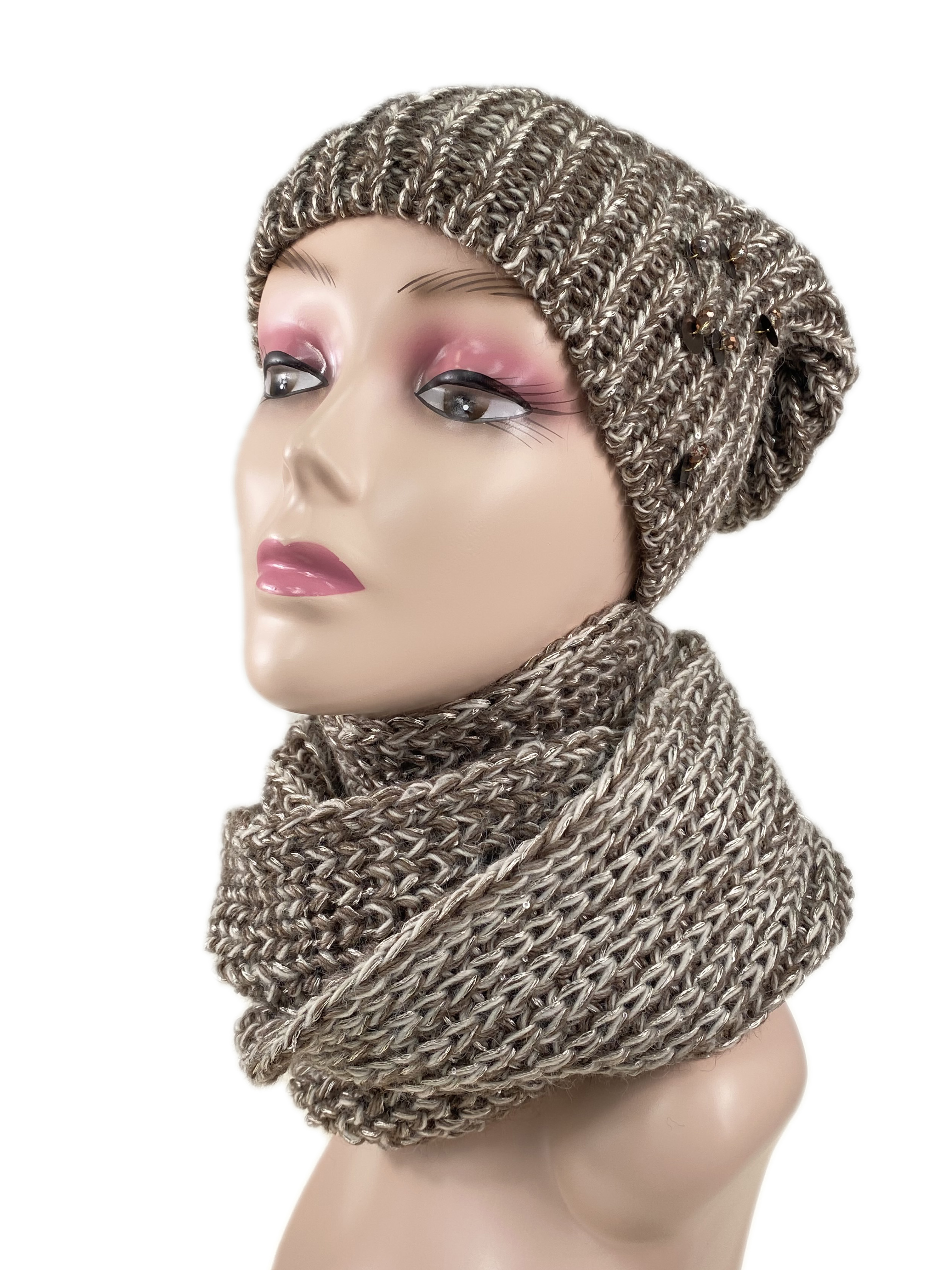 На фото 1 - Комплект женская шапка  и шарф, цвет бело-коричневый