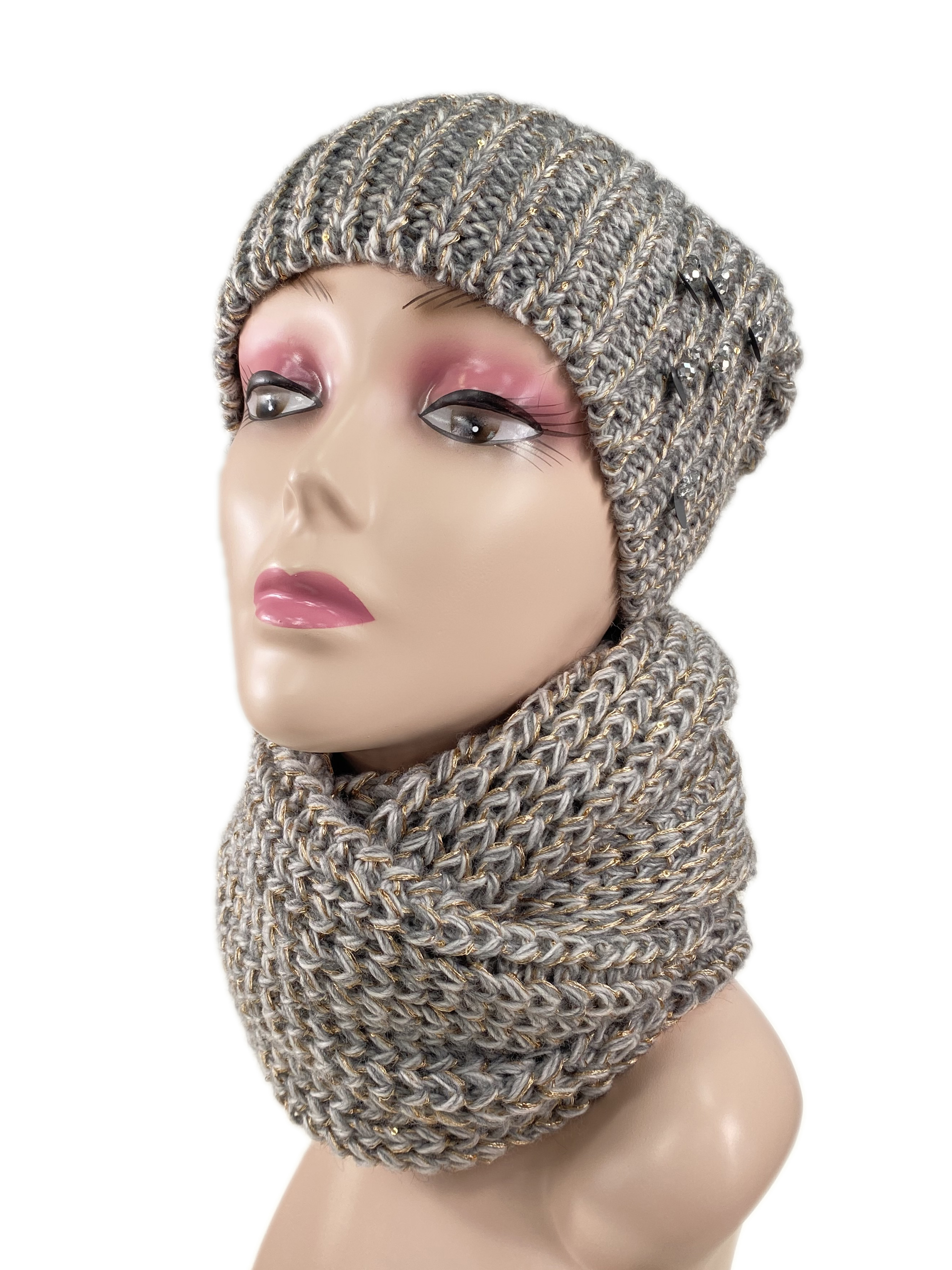 На фото 1 - Комплект женская шапка  и шарф, цвет серый с золотом