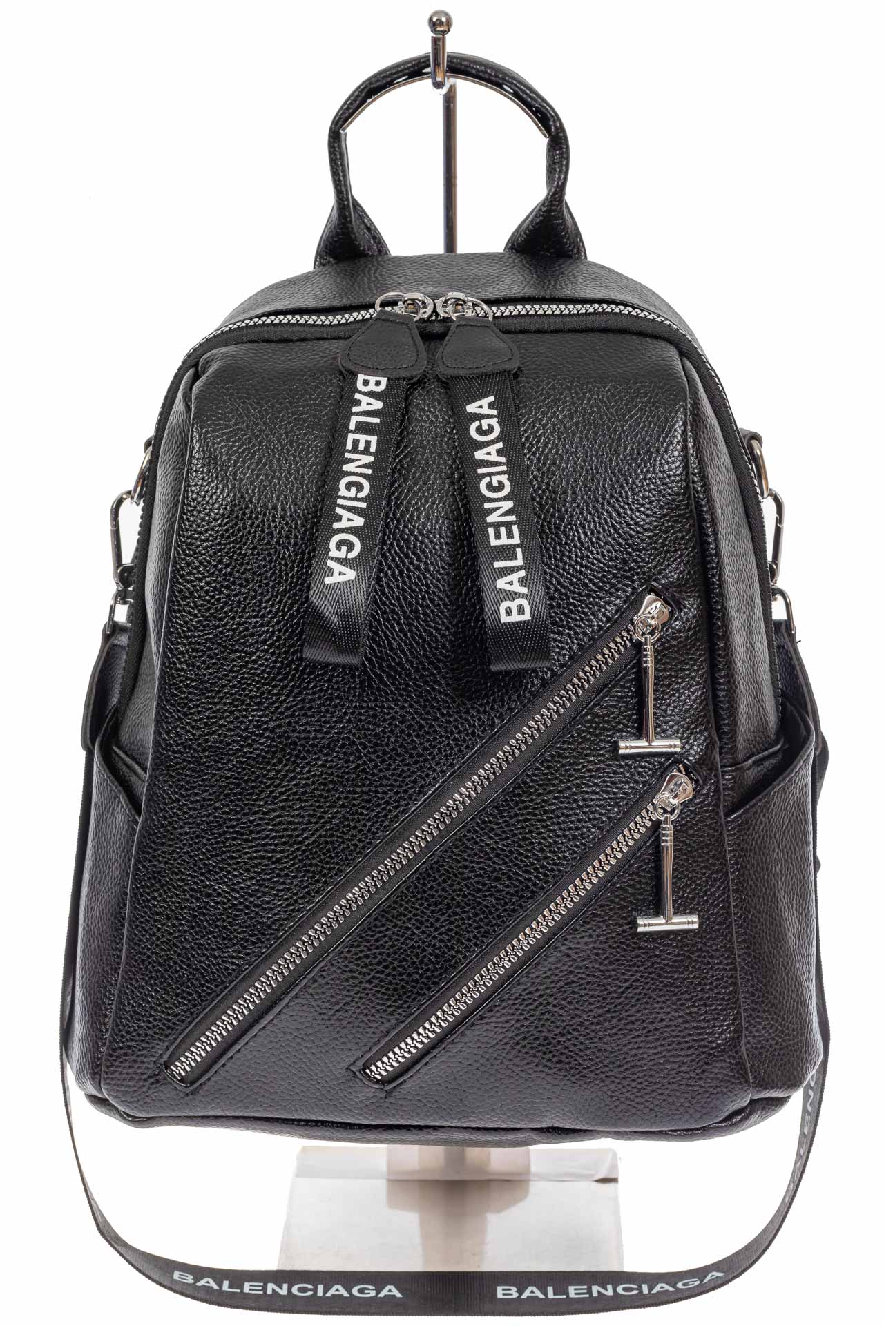 На фото 2 - Сумка-рюкзак из фактурной экокожи, цвет чёрный