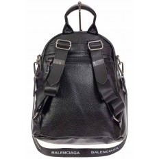 На фото 3 - Женский рюкзак-трансформер из фактурной искусственной кожи, цвет чёрный