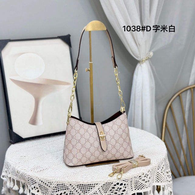 На фото 1 - Женская сумка из искусственной кожи мультицвет