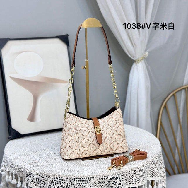 На фото 1 - Женская сумка из искусственной кожи мультицвет