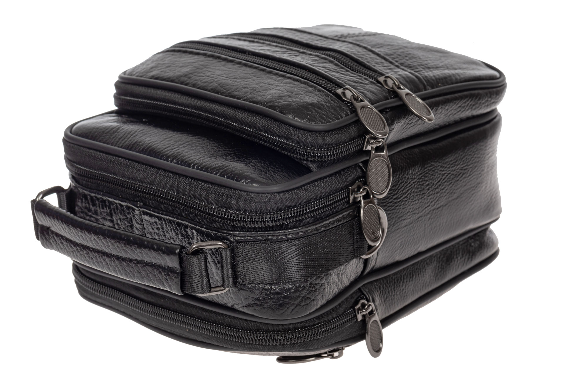 На фото 4 - Небольшая мужская сумка под документы из натуральной кожи, цвет чёрный