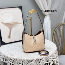 На фото 1 - Женская сумка из искусственной кожи мультицвет На фото 1 - Женская сумка из искусственной кожи мультицвет