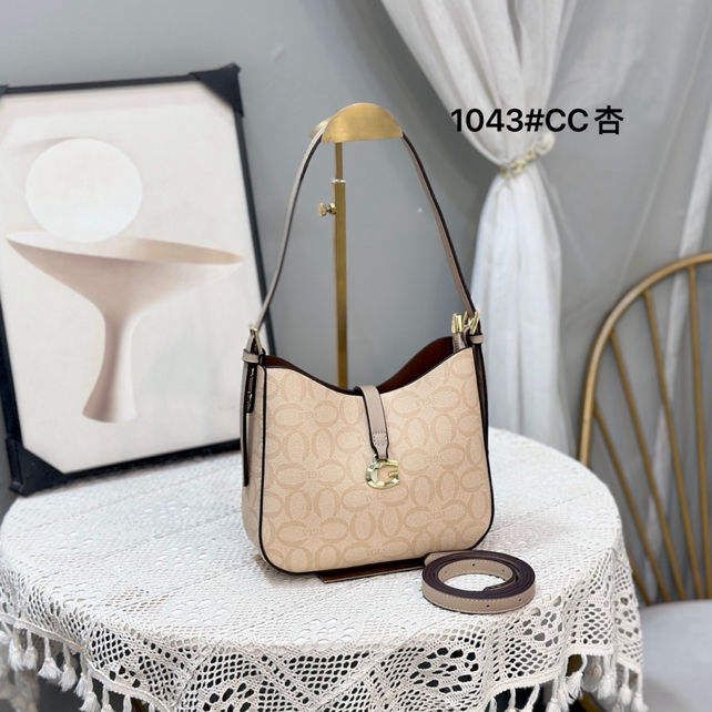 На фото 1 - Женская сумка из искусственной кожи мультицвет