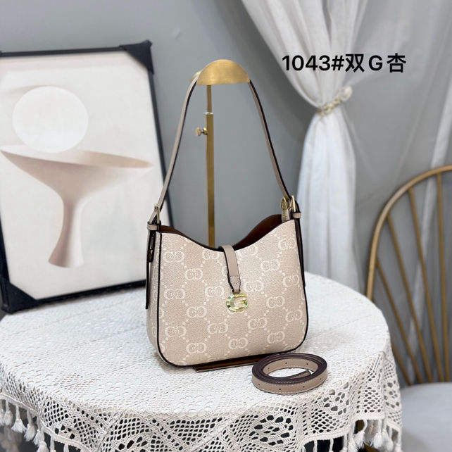 На фото 1 - Женская сумка из искусственной кожи мультицвет