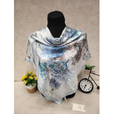 На фото 1 - Женский платок из шёлка, мультицвет