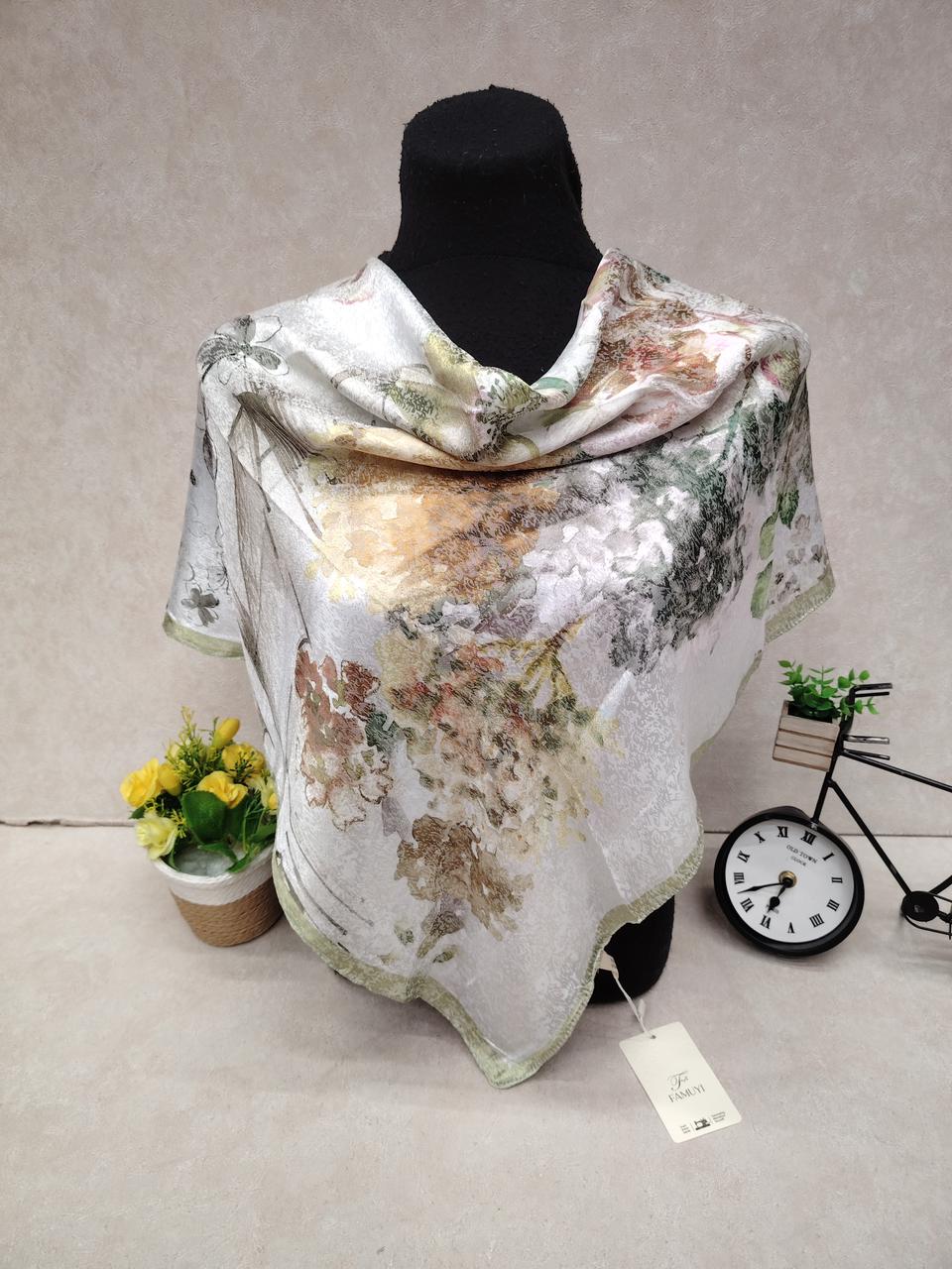 На фото 1 - Женский платок из шёлка, мультицвет