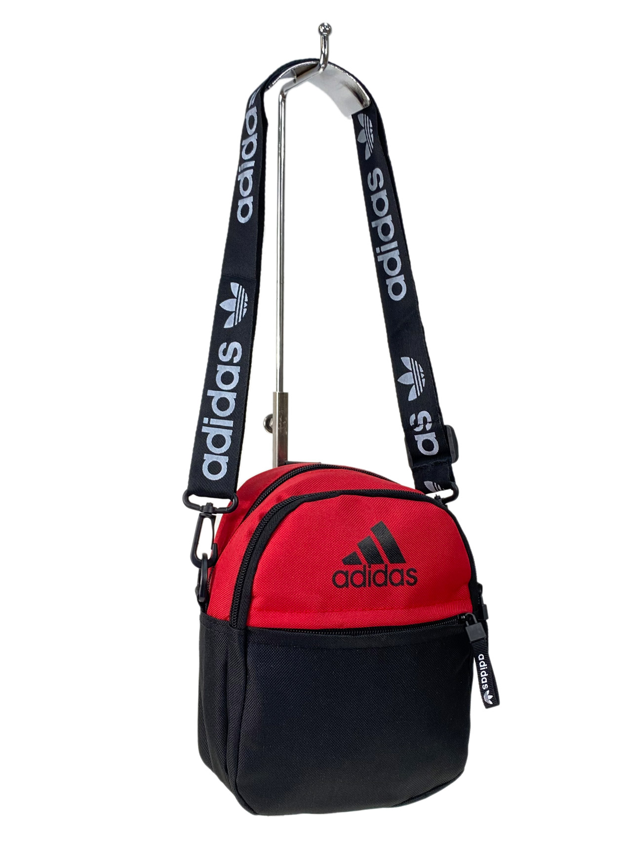 На фото 1 - Молодежная текстильная сумка, цвет черный с красным