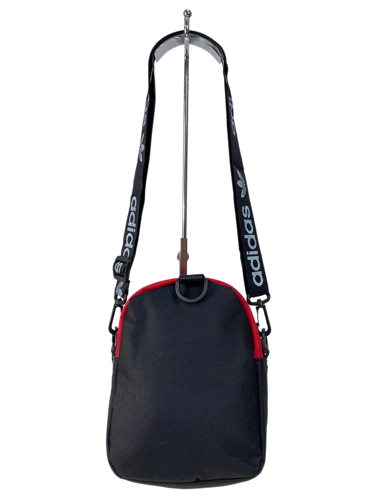 На фото 2 - Молодежная текстильная сумка, цвет черный с красным