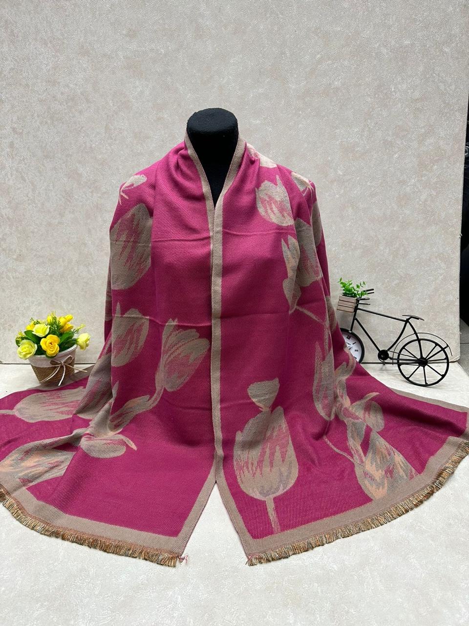 На фото 1 - Мягкий палантин из кашемира мультицвет