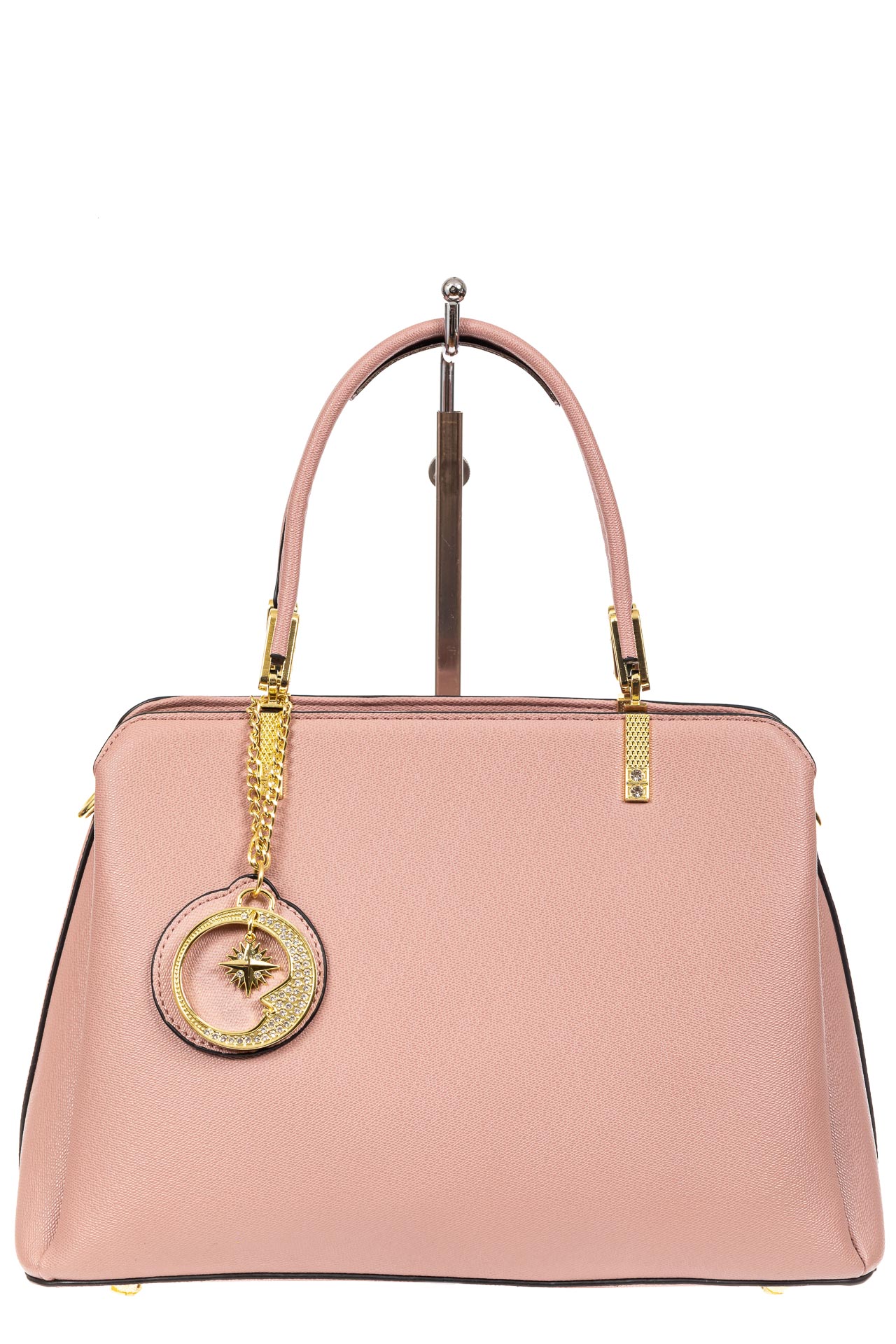 На фото 2 - Строгая женская сумка из кожзама с эффектной подвеской, цвет розовый