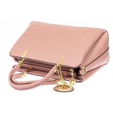 На фото 4 - Строгая женская сумка из кожзама с эффектной подвеской, цвет розовый