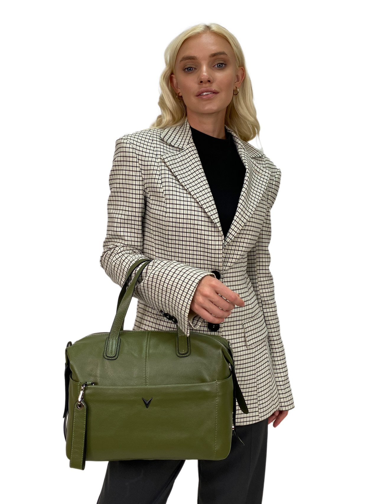 На фото 1 - Женская сумка уикендер из натуральной кожи, цвет зеленый