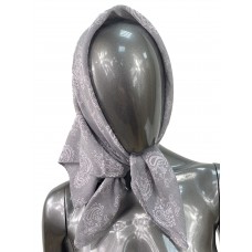 На фото 1 - Лёгкий  платок с принтом, цвет серый