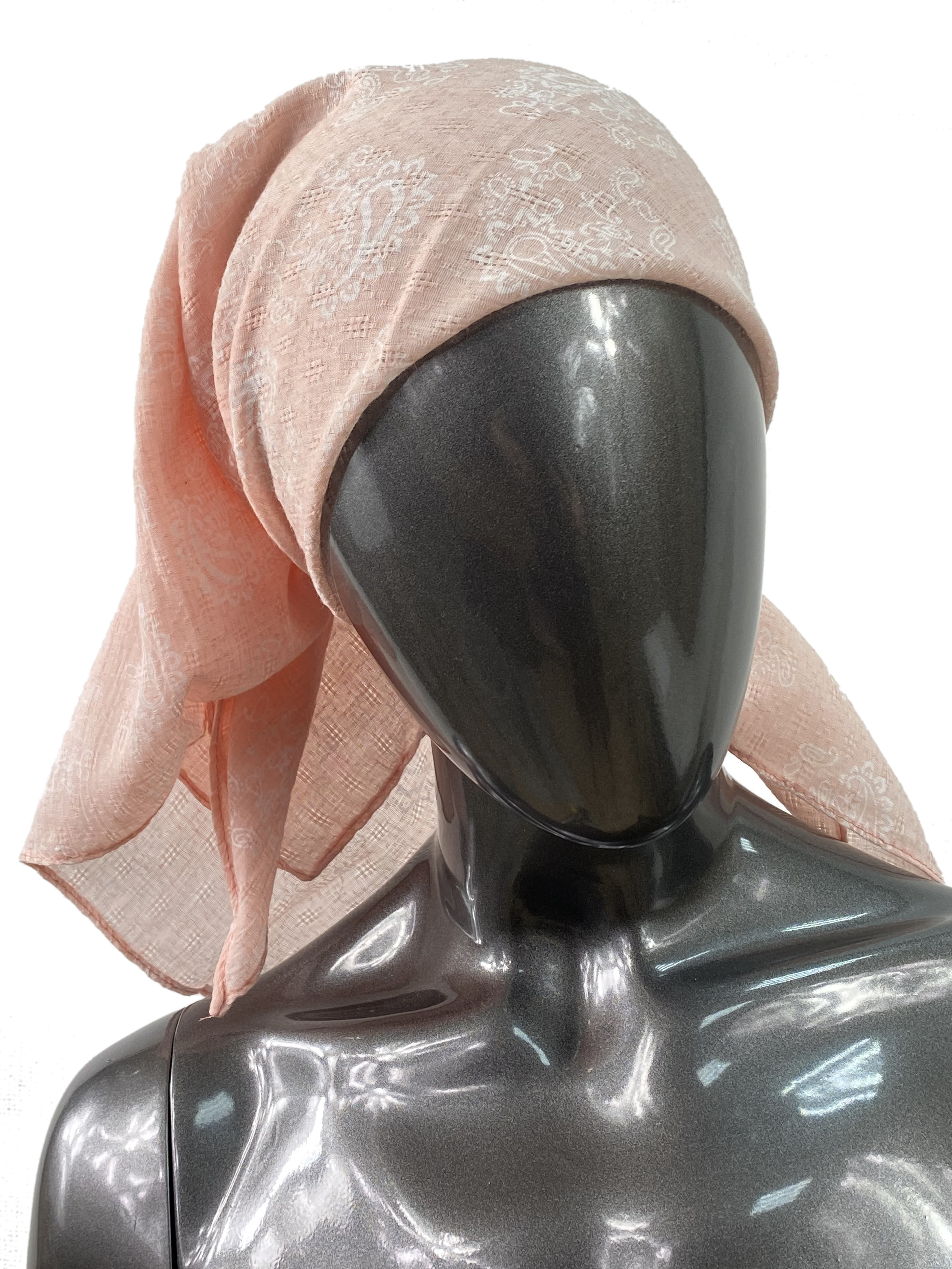 На фото 1 - Лёгкий  платок с принтом, цвет  персиковый