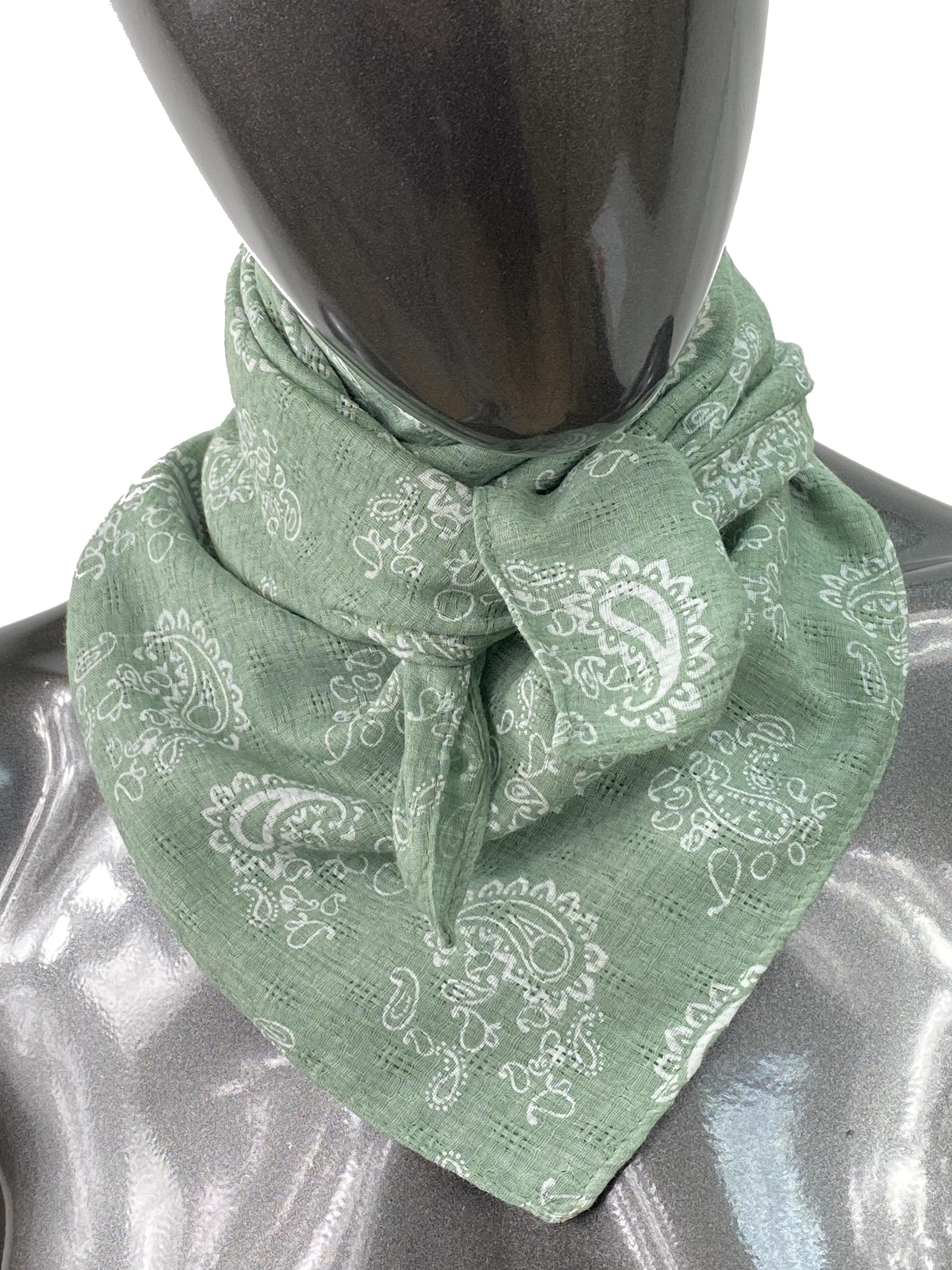 На фото 1 - Лёгкий  платок с принтом, цвет зеленый