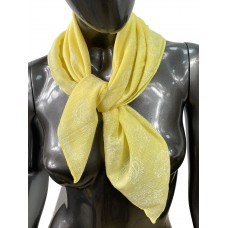 На фото 1 - Лёгкий  платок с принтом, цвет лимонно желтый
