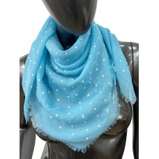 На фото 1 - Легкий платок-шарф с принтом горох, цвет мультицвет