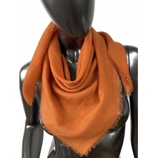 На фото 1 - Легкий однотонный платок-шарф, цвет мультицвет