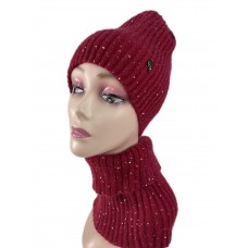 На фото 1 - Комплект шапка женская и манишка, цвет красный