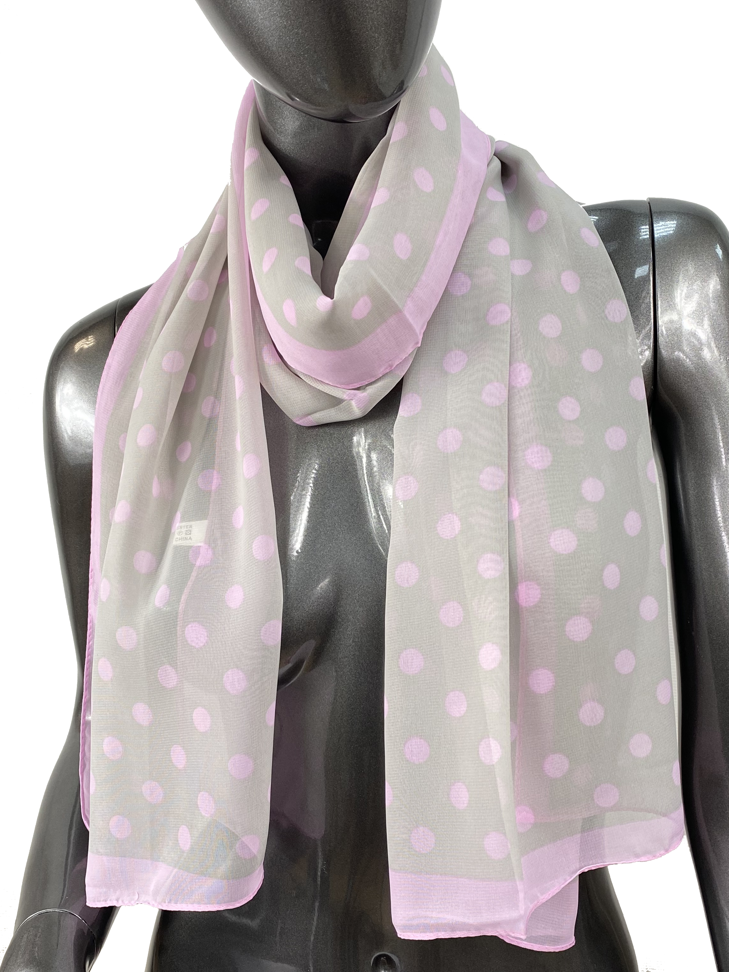 На фото 1 - Легкий палантин-шарф с принтом, цвет серый с фиолетовым