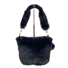 На фото 2 - Женская сумка из искусственного меха, цвет черный На фото 2 - Женская сумка из искусственного меха, цвет черный