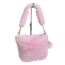 На фото 1 - Женская сумка из искусственного меха, цвет розовый На фото 1 - Женская сумка из искусственного меха, цвет розовый