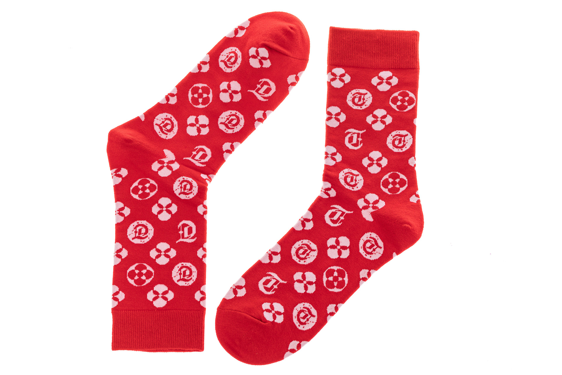 На фото 2 - Носки с иконками, основной цвет красный