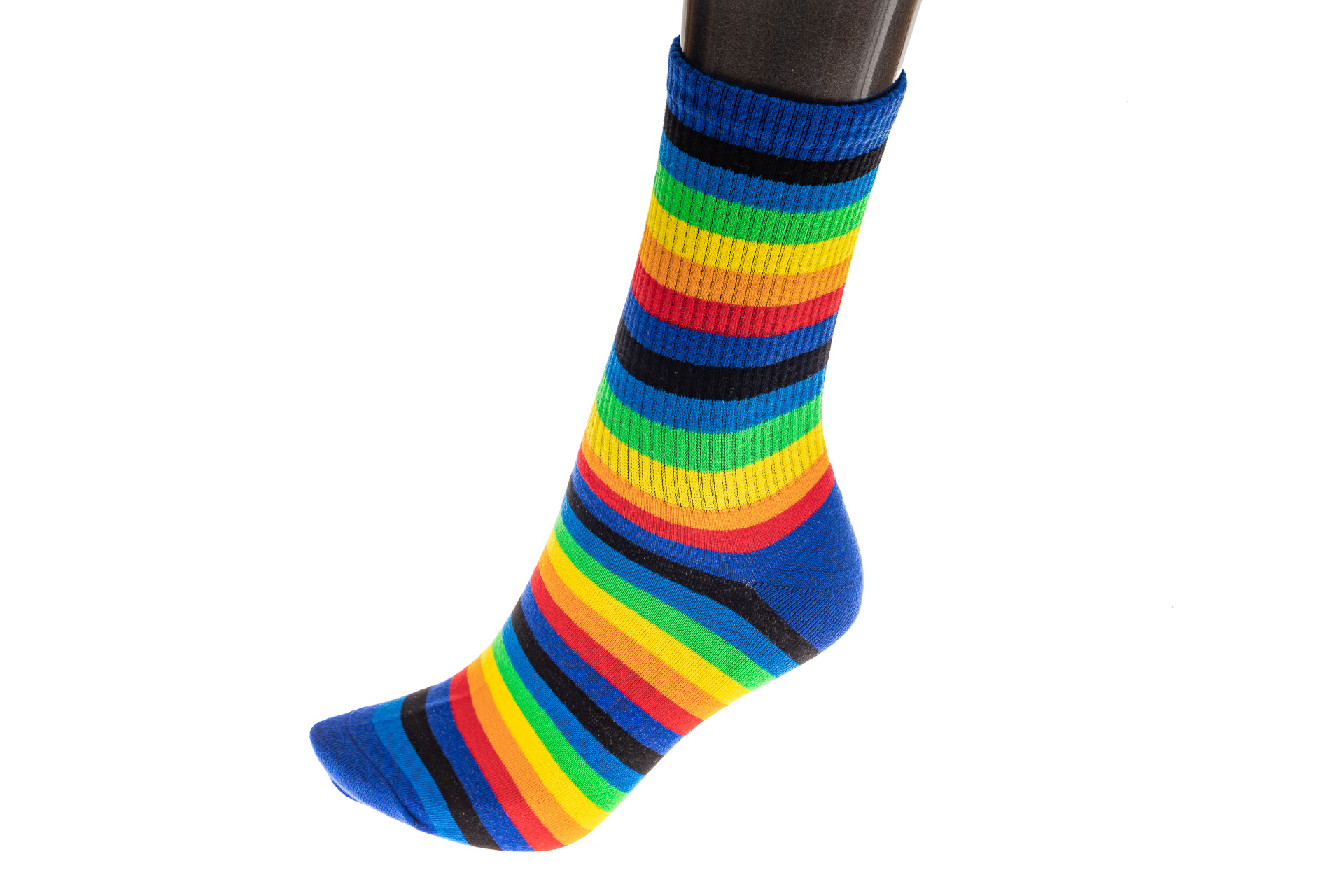 На фото 1 - Полосатые женские носки с принтом радуга, основной цвет синий