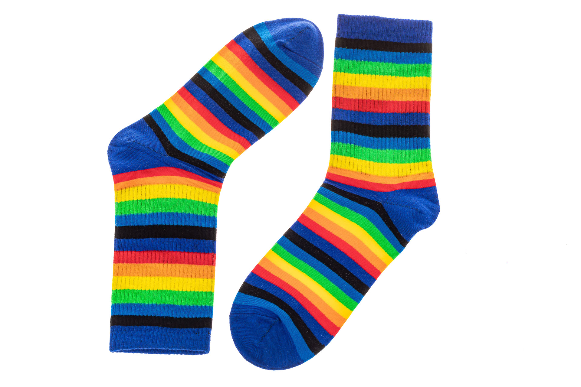 На фото 2 - Полосатые женские носки с принтом радуга, основной цвет синий