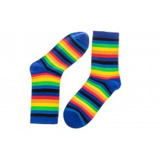 На фото 2 - Полосатые женские носки с принтом радуга, основной цвет синий