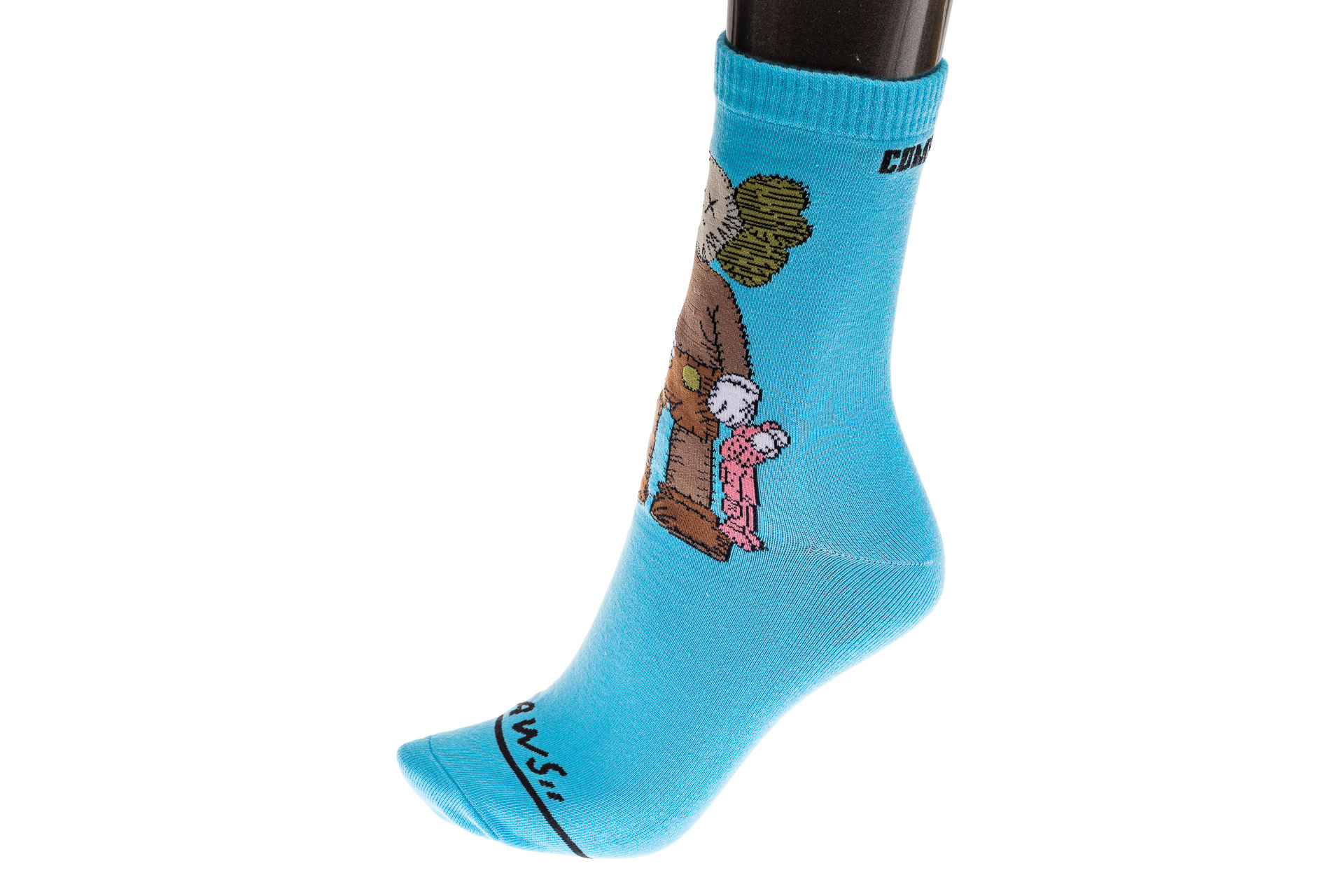 На фото 1 - Голубые носки с принтом трендового персонажа