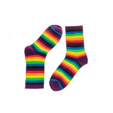 На фото 2 - Яркие подростковые женские носки с принтом радуга, основной цвет фиолетовый